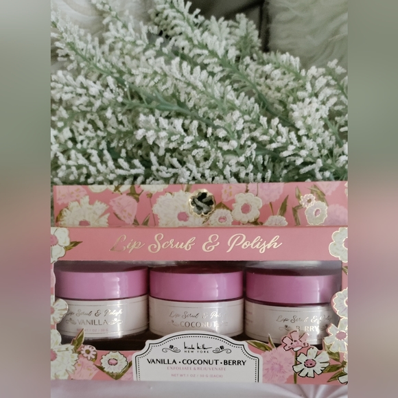 Nicole Miller Makeup New Nicole Miller New York Lip Scrub Polish Poshmark